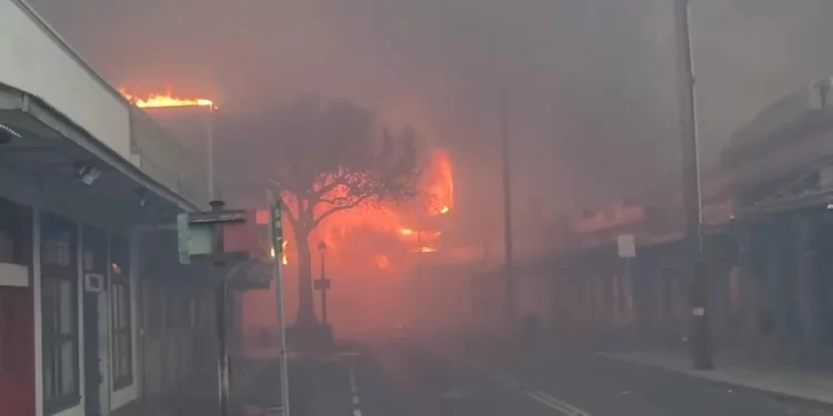 Al menos 55 muertos y miles de personas sin hogar por los incendios en Hawái