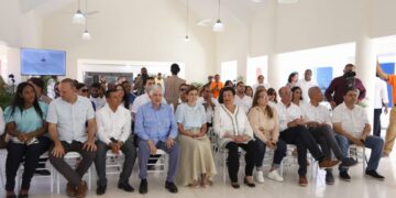 La Vicepresidenta de la República y la directora del INAIPI inauguran un nuevo CAIPI en Santiago