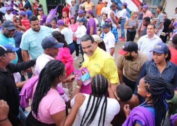 Luis Alberto inaugura local PLD en Villa Liberación