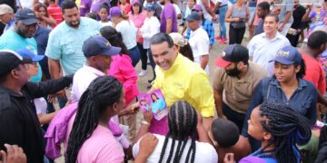 Luis Alberto inaugura local PLD en Villa Liberación