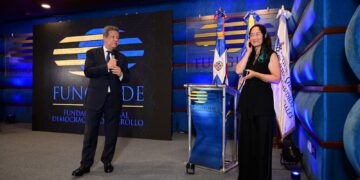 Leonel Fernández propone introducir Inteligencia Artificial para transformar la educación dominicana