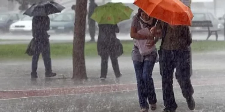 Algunos aguaceros y tronadas continuarán ocurriendo hasta primeras horas de la noche