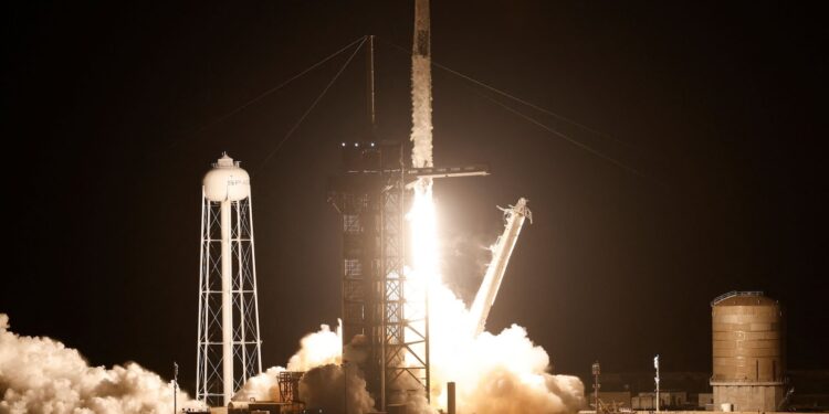 Despega con éxito la misión tripulada Crew-7 de la NASA rumbo a la EEI