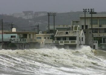 Fuertes tormentas en Asia dejaron 11 muertos en China y graves daños en Japón