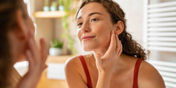 Resequedad en piel y comezón pueden ser síntomas asociados al hipotiroidismo