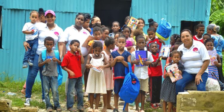 La Fundación "Dar es un Acto de Amor" dona de útiles escolares en sectores vulnerables