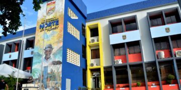 Personal de Alcaldía SDN abandona sala de trabajo donde se evaluaba situación por paso de tormenta Franklin