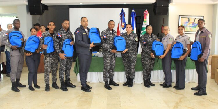 Aseopna inicia entrega de útiles para hijos de los miembros policiales