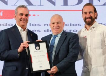 Reconocen en New York al presidente Abinader por avances en reforma PN