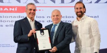 Reconocen en New York al presidente Abinader por avances en reforma PN