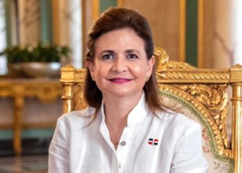 Helicóptero en que se desplazaba la vicepresidenta aterriza por precaución