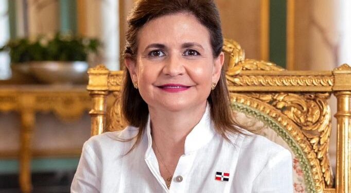 Helicóptero en que se desplazaba la vicepresidenta aterriza por precaución