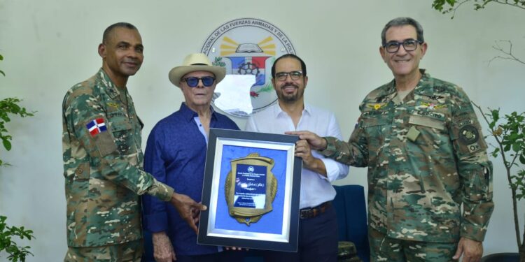 Escuelas Vocacionales reconocen aportes del ex presidente Hipólito Mejía