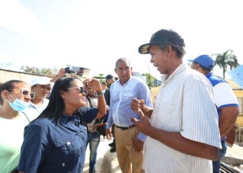 Scarlet Benzan inicia intervención de cañadas y vivienda de SDO