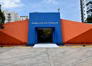 Primer día de la Feria del Libro con una extensa agenda literaria y artística
