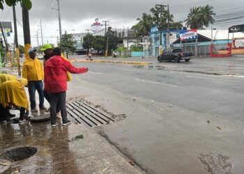 Brigadas del Ayuntamiento trabajan de manera continua tras afectados por Franklin en SDE
