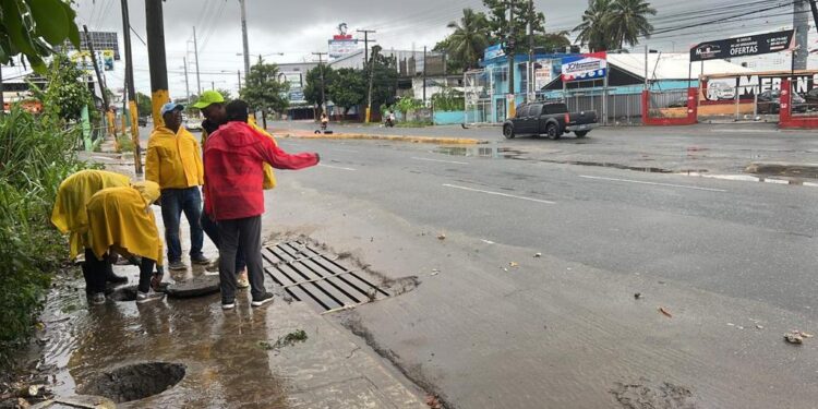 Brigadas del Ayuntamiento trabajan de manera continua tras afectados por Franklin en SDE