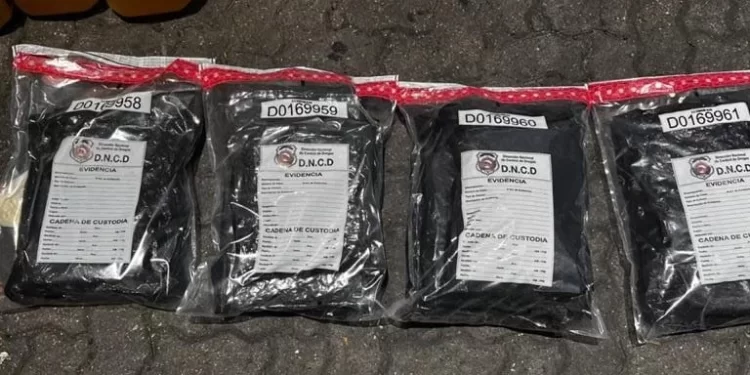 Ocupan 11 libras de marihuana en cajas de comida; apresan uno