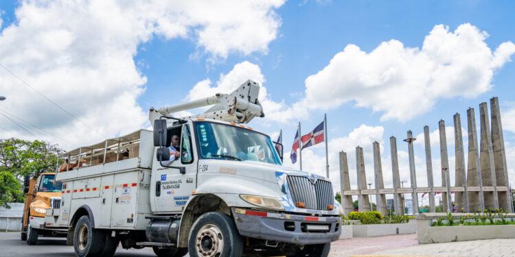 Empresas Distribuidoras de Electricidad reparan averías provocadas por tormenta Franklin