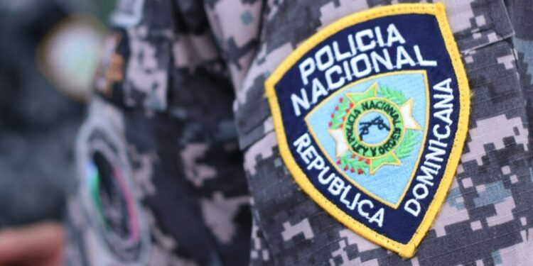 PN captura dos hombres por robo en banca de lotería en la Av. 27 de Febrero
