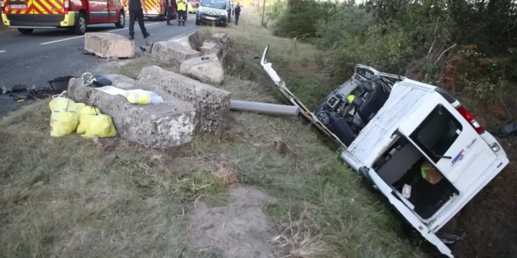Muere un niño y cuatro resultan heridos en un accidente de un minibus escolar en Francia