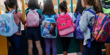 Autoridades de Nueva York multarán a las escuelas que impidan el acceso de niños migrantes