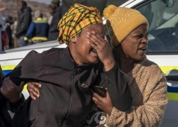 Al menos cinco muertos, entre ellos dos menores, en un tiroteo en el suroeste de Sudáfrica