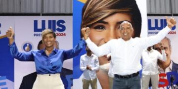 Luz Jiménez celebra concurrido acto en SDE, brinda apoyo político a Bertico Santana