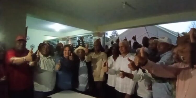 Presidente del Senado Ricardo de los Santos juramenta nuevos miembros en el PRM