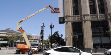 Retiran el letrero gigante del nuevo logotipo de Twitter en San Francisco tras quejas