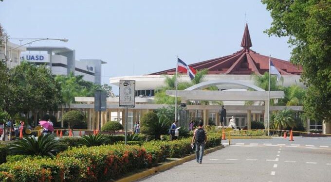 Subcentro de la UASD en Jimaní imparte charla de inducción a estudiantes de nuevo ingreso