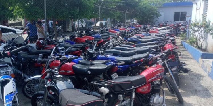 Tras intervención en centro de diversión clandestino en Los Alcarrizos, artículos ocupados fueron entregados al MP