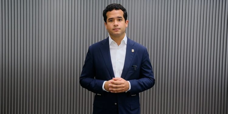 Omar Fernández: “Los préstamos no son malos en sí mismo, pero no se le está dando el uso adecuado”