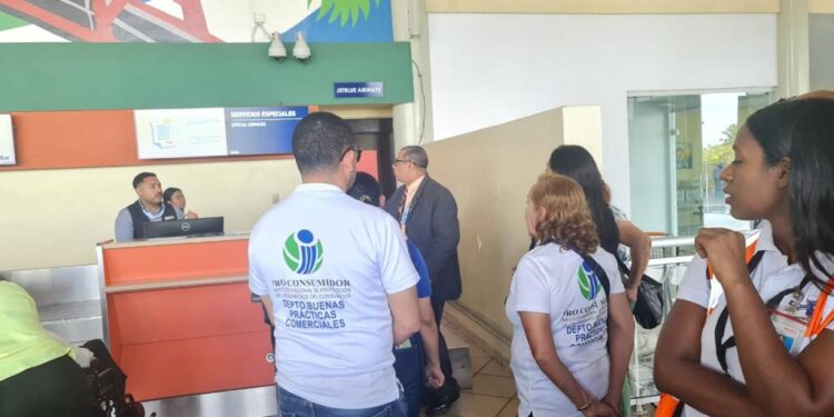 ProConsumidor interviene aeropuertos para comprobar negligencias de JetBlue