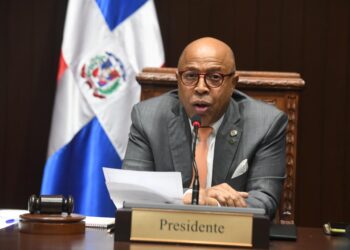 Aprueban modificar el Código de Trabajo para otorgar 10 días de licencia por paternidad