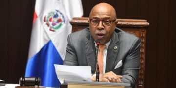 Aprueban modificar el Código de Trabajo para otorgar 10 días de licencia por paternidad