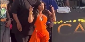 Cardi B será investigada por lanzarle el micrófono a una fanática durante un concierto en Las Vegas