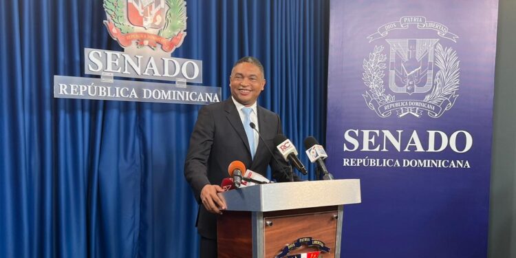 Yván Lorenzo confirma va por la Senaduría del Distrito Nacional