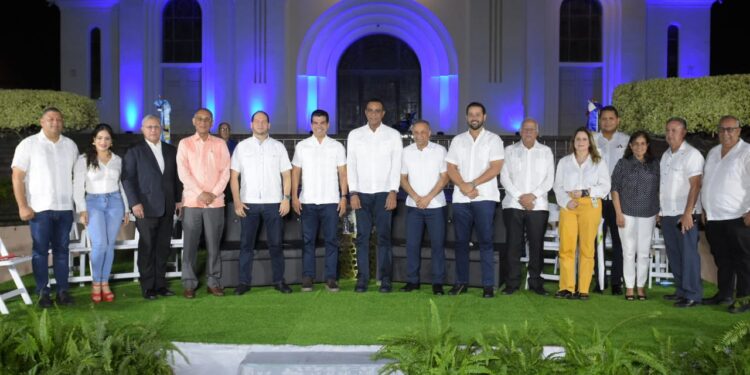 Wellington Arnaud presenta proyecto para mejorar servicios de agua potable y saneamiento en la provincia Espaillat