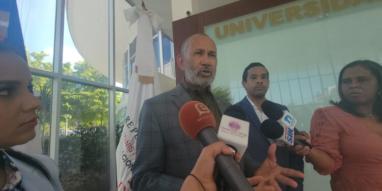 INABIE aclara polocheres a la venta con su nombre no corresponden a mercancía contratada por institución