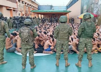 La policía de Ecuador allanó la cárcel más peligrosa del país: Había armas, municiones y drogas