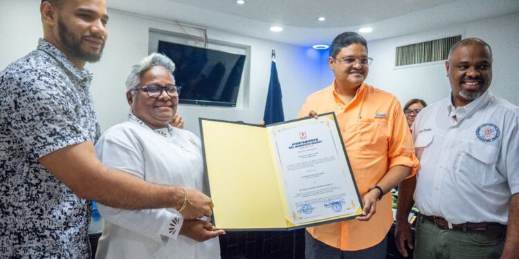 Consejo de Regidores en Higüey reconoció a Juan Manuel Méndez por su trayectoria de servicio