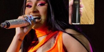 Por casi 100.000 dólares es subastado Micrófono arrojó Cardi B