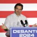 DeSantis pide a Kamala Harris cuidar de que "Biden no se caiga"