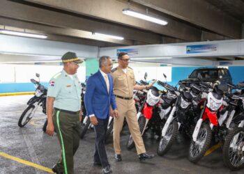911 entrega 50 nuevas motocicletas a DIGESETT para fortalecer seguridad vial; suman 100 unidades