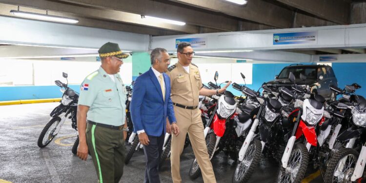 911 entrega 50 nuevas motocicletas a DIGESETT para fortalecer seguridad vial; suman 100 unidades