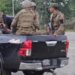 Militares patrullan en vehículo con placa haitiana en Elías Piña; G-2 dice paga impuestos