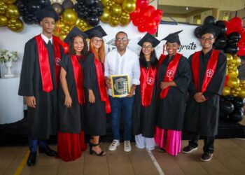 Pichardo a bachilleres: "Nunca dejen de luchar por sus sueños y no olviden su provincia"