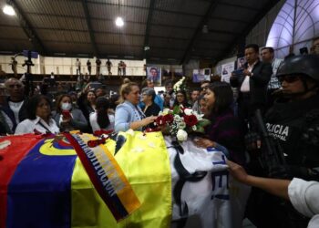 Ecuador despide a Villavicencio entre confusión y el pesar de un crimen político