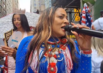 La alegría y el furor se apodera de Marcel Piel Morena en la sexta avenida en New York